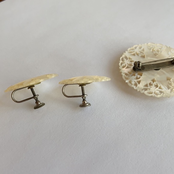 Vintage Carved Mother of Pearl Brooch & Earrings - Picture 13 of 14